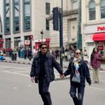 Ririn Ekawati Instagram – Makan Strawberry Viral di Borough Market.. Emang seenak itu.. Apalagi makannya sama kamu 🍓🍓 #londontrip #Rindutrip
