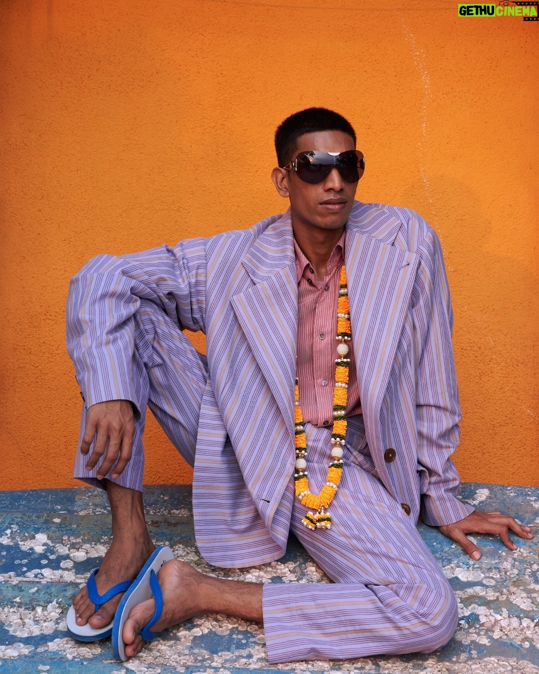 Vivienne Westwood Instagram - Creative director @kshitijkankaria reflects on the growing youth cultures of Mumbai for our Sun 24 campaign: 'It is historical and generational, ever-changing and young.'
Photographer and Creative Direction: @kshitijkankaria
Hair and Makeup: @eshwarlog
Producer: @anuragsharma91
#WestwoodSun #VWSS24