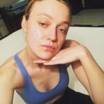 Dakota Fanning Instagram - How I felt after a 24hr. travel day. A little spotty, eyes a little wonky, hair a little greasy, but still cute 😎