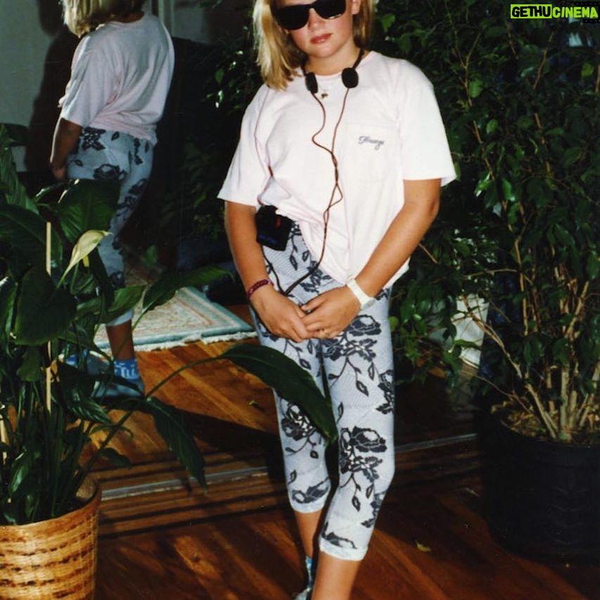 Jessica Capshaw Instagram - I was really feeling myself during this phase... #swatchwatch #walkman #fourthposition * I wonder where I was going in this look...?