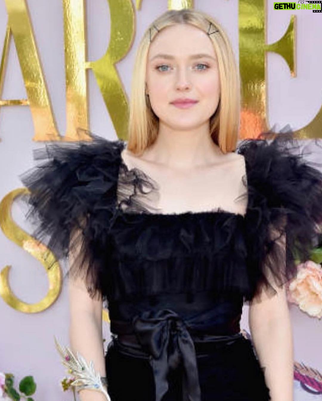 Dakota Fanning Instagram - πππ·πΈπ the most beautiful afternoon with @rodarte ! Love you @kateandlauramulleavy π: @samanthamcmillen_stylist πββοΈ: @justjenda π: @erinayanianmonroe