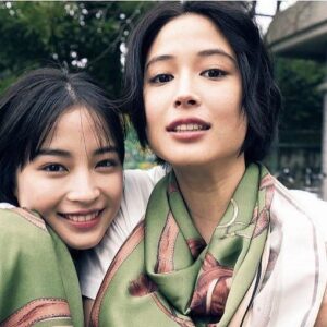 Suzu Hirose Instagram - OH MY SISTER! #姉妹写真展