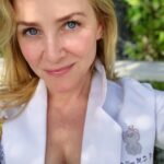 Jessica Capshaw Instagram - Well, hello again kitty cat... Ok, soooo...tonight is a BIG night for @greysabc 
The airing of tonight’s episode makes it the longest running prime time medical drama EVER.

Soooo in honor of this exceptional distinction...I pulled out Dr. Arizona Robbins trusty lab coat, dusted it off, brought it out into the sunshine and I took it for a spin. 
@shondarhimes and @beersbetsy THANK YOU for bringing this show to our television screens (and computers and phones). This show is a total dreamboat and I am so fortunate to have taken a cruise on it...grateful times a million...xoxo Congratulations!!!