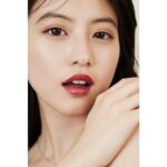 Mio Imada Instagram - @voguegirljapan 
@yslbeauty 
新たに加わった12色、
最高にうっとりする色味でした。

#ルージュヴォリュプテシャイン
#vgpromotion