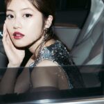 Mio Imada Instagram - @voguegirljapan 
@yslbeauty 
第2弾🌹
鮮やかな発色と濡れたようなツヤが
とてもステキな新色です。
#ルージュヴォリュプテシャイン
#vgpromotion