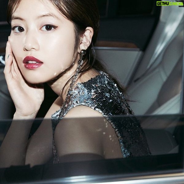 Mio Imada Instagram - @voguegirljapan
@yslbeauty
第2弾🌹
鮮やかな発色と濡れたようなツヤが
とてもステキな新色です。
#ルージュヴォリュプテシャイン
#vgpromotion