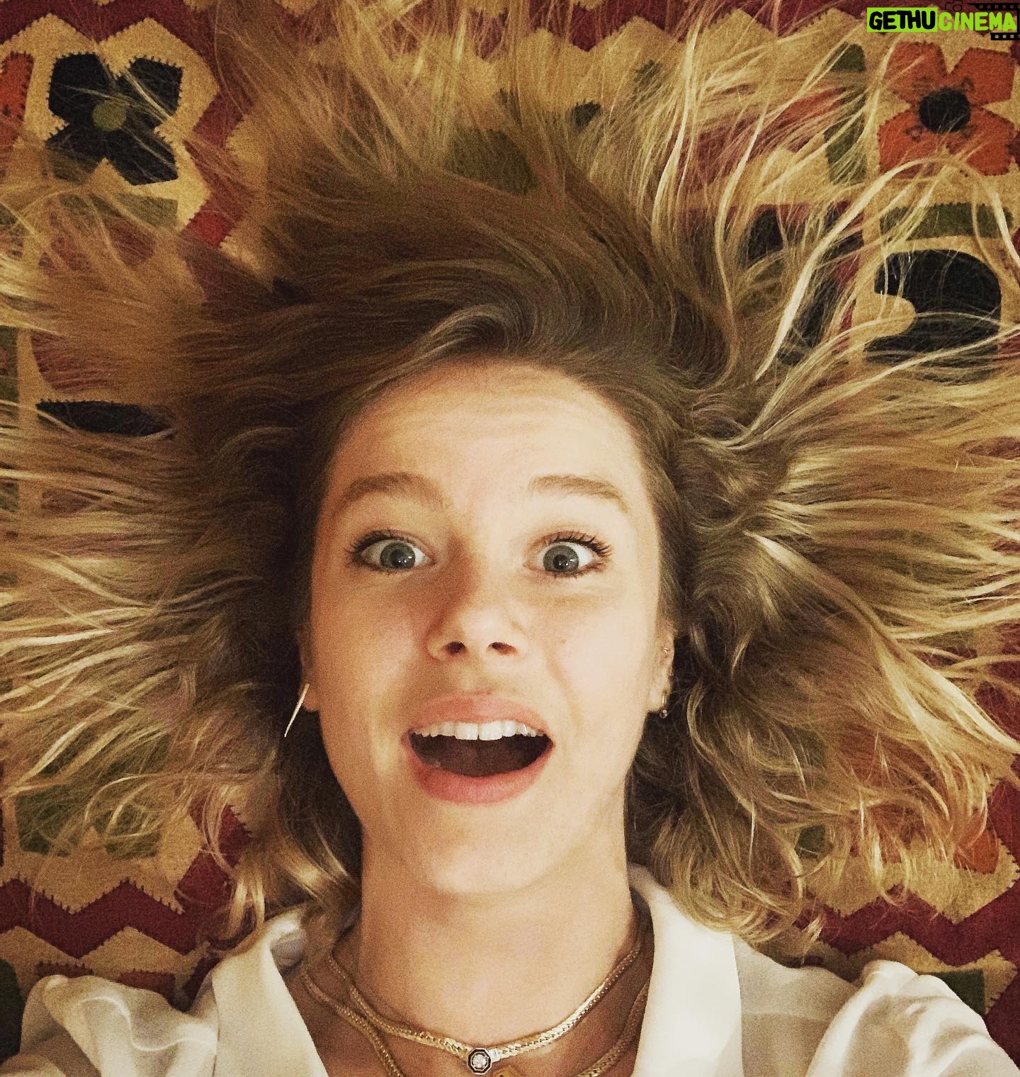 Burcu Biricik Instagram - Sabah 5 kalk borusu çalar ama gözler cin 👀👻