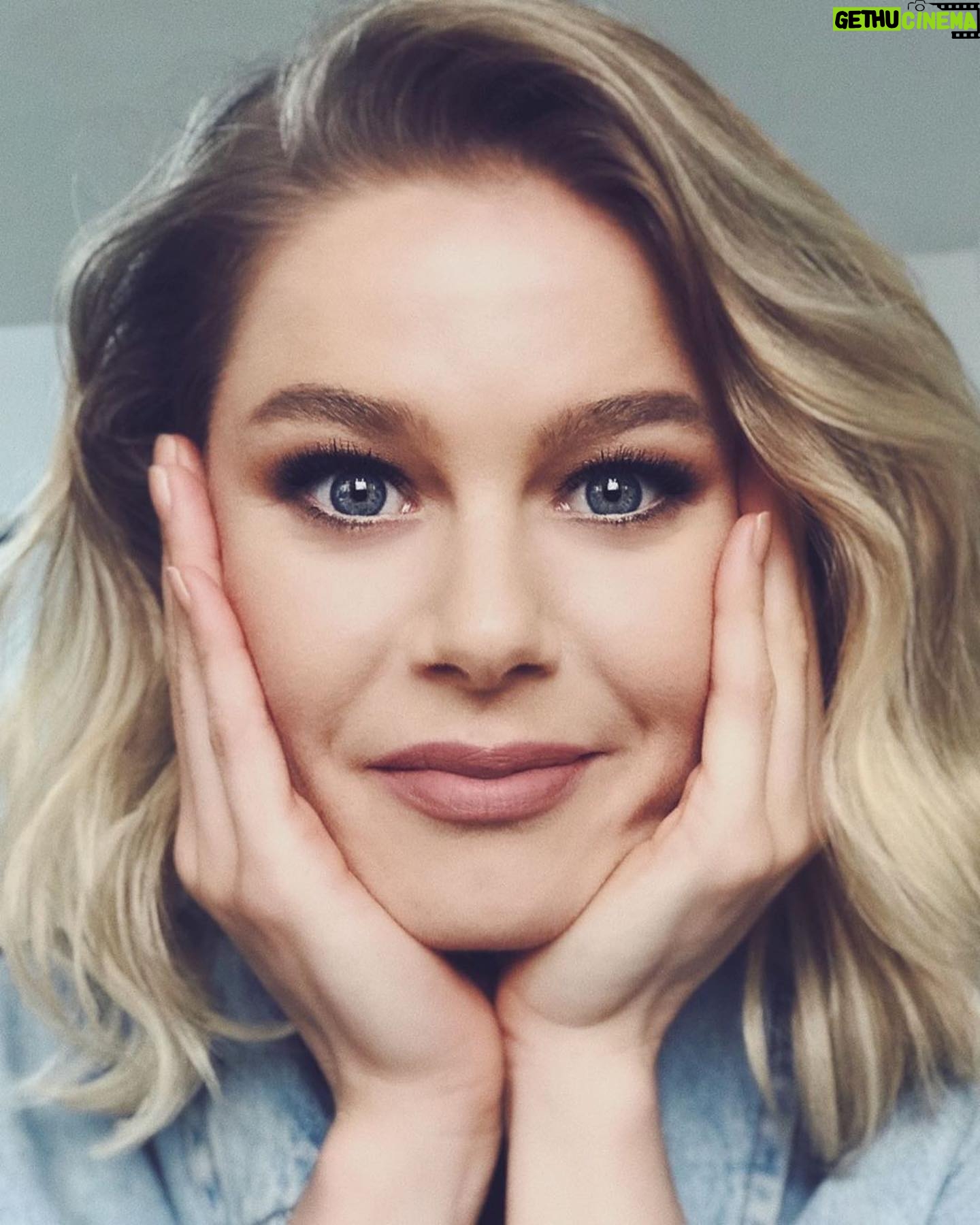 Burcu Biricik - 269.2K Likes - Yanakco π»
Make up: @gulumerzincan
Hair: @huseyinacikgoz ππ