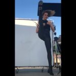 Burcu Biricik Instagram – Çocukken izlediğin aksiyon filmlerinden akılda kalan uçan tekme 🤣👻 #terlemektenkorkma 
@emotionturkiye 🌸☀️🎈