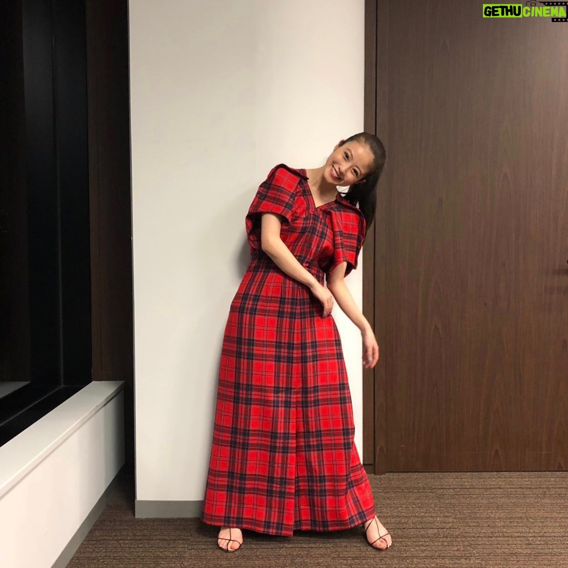 Mio Imada Instagram - 今日はお仕事で着たお洋服も真っ赤で
お仕事に着ていったお洋服もまっぴんくで
お色に囲まれた1日でした❤️💗💙
なつだね!