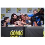 Melissa Benoist Instagram - #SDCC2019 emotions, Supergirl, pants👖chants, and View Askew galore!!! Stay classy, San Diego