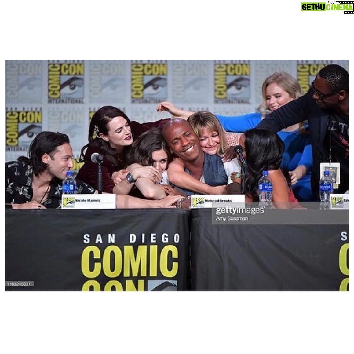 Melissa Benoist Instagram - #SDCC2019 emotions, Supergirl, pantsđź‘–chants, and View Askew galore!!! Stay classy, San Diego
