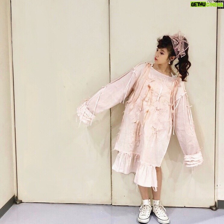 Mio Imada Instagram - 美奈子はステッチとリボンが大好きな
文化服装学院に通う女の子。
美奈子の衣装はすべて
keisuke kandaさんのお洋服👗
今夜11時15分からセミオトコ
ぜひ見てね☺︎