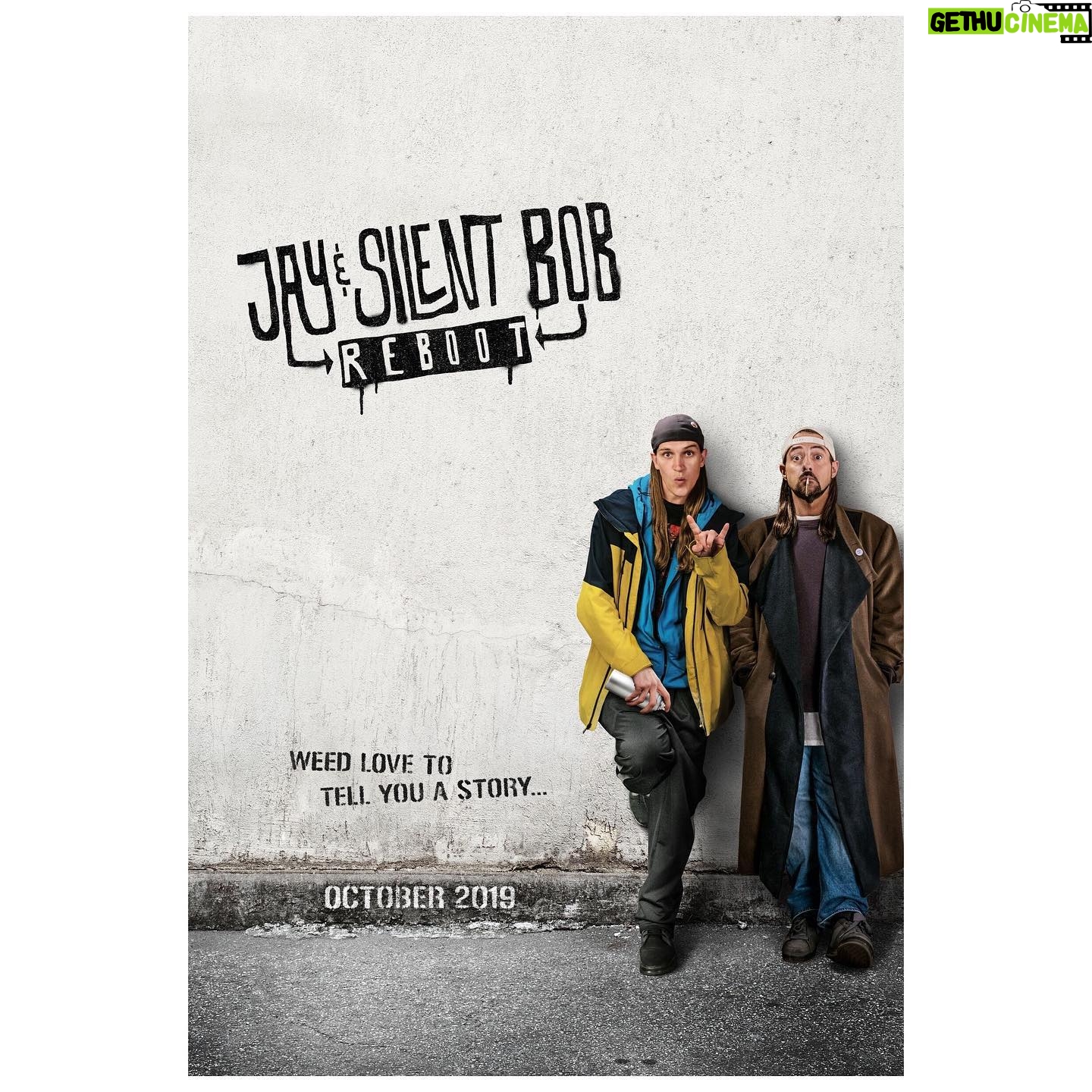 Melissa Benoist Instagram - I have seen every single one of @thatkevinsmith ‘s movies (even yoga hosers). My sister was obsessed with Dogma and Mallrats and got me into his whole weird and amazing universe... and now the fact that not only did Kevin give me a cameo in the #jayandsilentbobreboot but that I get to count him as a friend is insanity to me. 😊Snoogans, indeed. Trailer is out, link in Kevin’s bio!