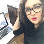 Niki Karimi Instagram – 🙌🎬
ظهر همگي به خير و روز ملي سينما مبارك #دفتر#آتاباي 
#atabaimovie 
#filmmaker 
#postproduction
#producer