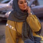 Elham Hamidi Instagram - 🦋
بچه که بودیم
قضاوت نمیکردیم
و همه یکسان بودیم

اما بزرگ که شدیم
با قضاوت های درست و غلط
باعث شدیم که اندازه دوست داشتنمون تغییر کنه

وظیفه ی ما نیست که دیگرانو قضاوت کنیم

ما باید اول از خودمون شروع کنیم و سعی کنیم در مورد دیگران چه درست، چه خطا قضاوت نکنیم

گاهی بهتره جامون رو برای بهتر دیدن عوض کنیم 🙏
.
پ ن : خدا بهمون یه دل زیبا و سفید بده که اینقدر همه رو بد و سیاه نبینیم 🌺🙏
.
.
#الهام_حمیدی #قضاوت_ممنوع #قضاوت_نکنیم #elhamhamidi
