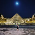 Jessica Capshaw Instagram - La lune, Le Louvre, et Poppy... 🌙