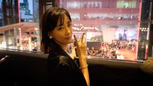 Asami Mizukawa Instagram - 東京国際映画祭にて。
監督の足立さん、プロデューサーの代情さん、そして岳くんとレッドカーペット歩かせてもらいました。
会場はエネルギーに満ち溢れていて、なんともいえない興奮で細胞がザワザワしました。
#喜劇愛妻物語
#東京国際映画祭
