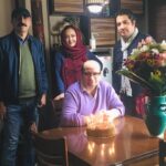 Niki Karimi Instagram - امروز تولد صداگذار عزيزمون عليرضا علويان ، با بهترين ارزوها
🌷🌸🌷
#اتاباي #atabaimovie @atabai_film