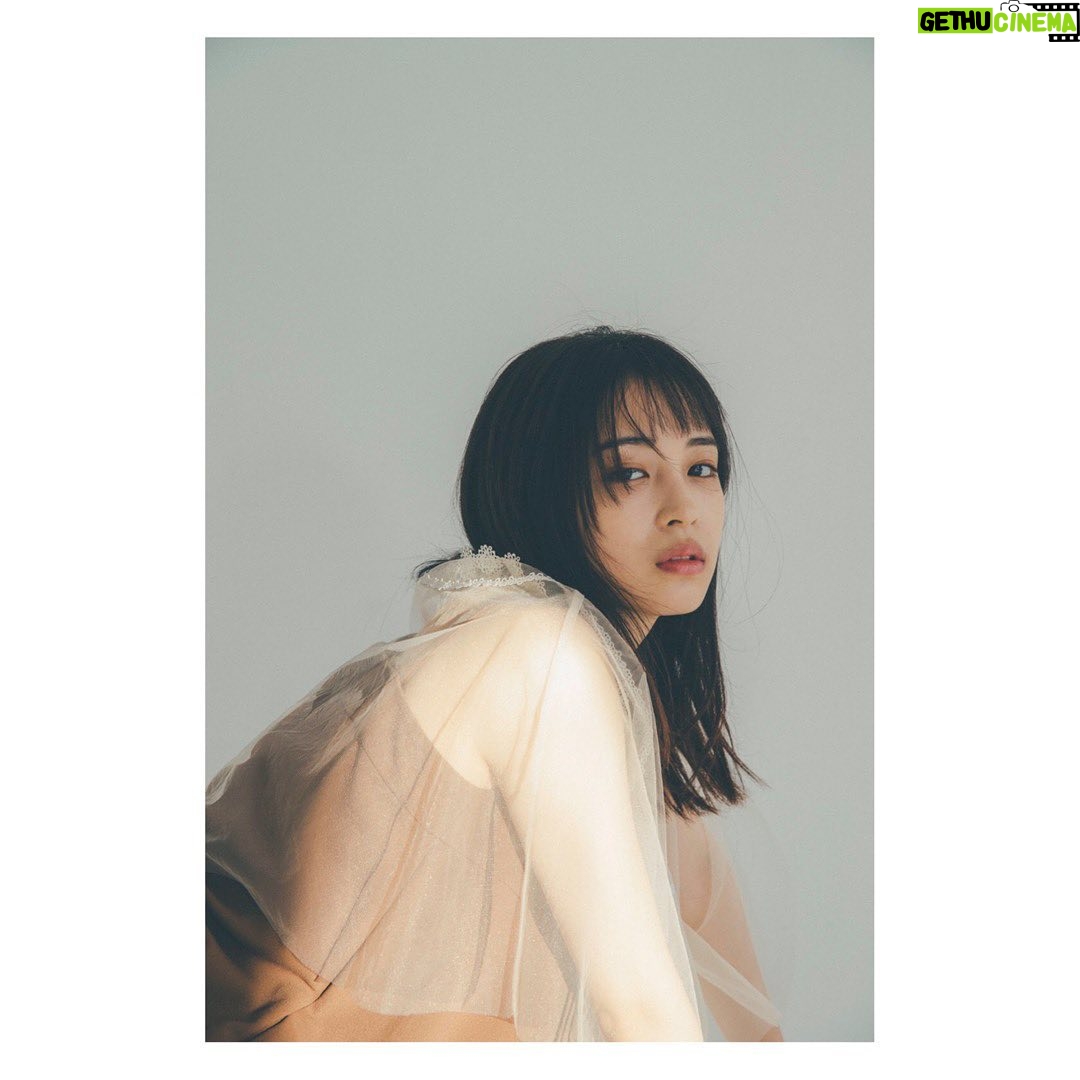 Suzu Hirose Instagram - 🤩
これもカレンダーの、全部カレンダーの
当日前髪切っちゃうかってなって
