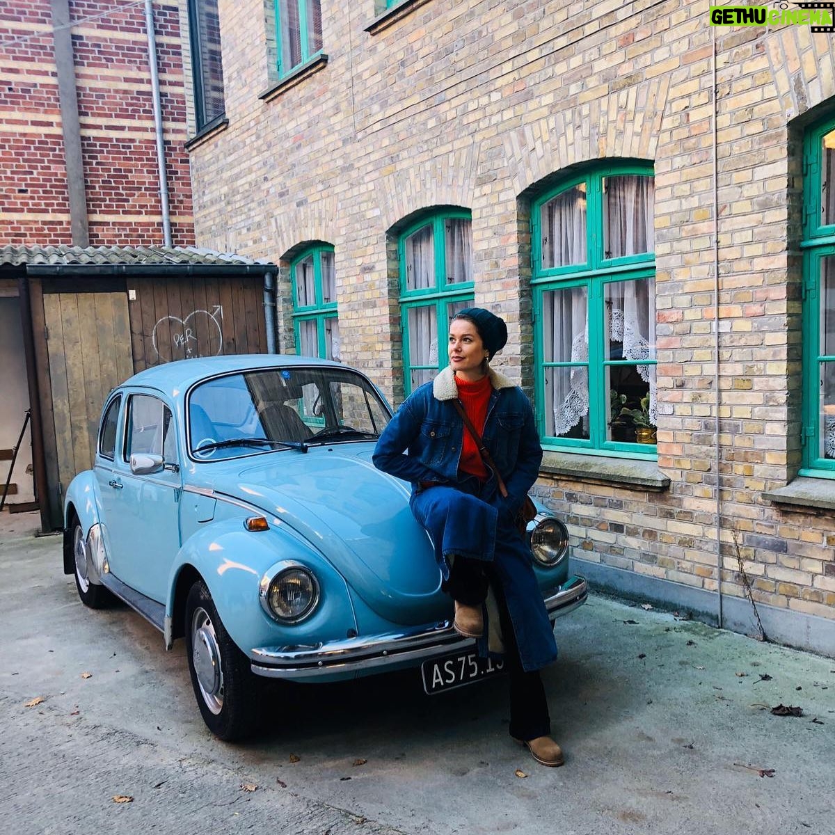 Burcu Biricik Instagram - 🚙 💙 vosvos 📷 @sumeyyebiricik