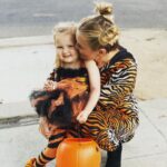 Jessica Capshaw Instagram - Me and my lil’ cub...
🎃🎃🎃🎃Happy Halloween!! 🎃🎃🎃🎃