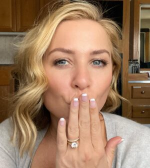 Jessica Capshaw Instagram - Sending big love out to all while I’m workin’ it on a Saturday with my 90’s French tips ready to go...#dearzoe