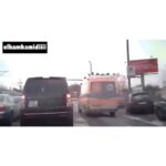 Elham Hamidi Instagram - برای ما و عزیزانمان ممکن است اتفاقی پیش بیاید که احتیاج به مراقبت‌های پزشکی واستفاده از امبولانس داشته باشیم، یا ممکن است نیاز به حضور آتشنشانی در محل باشد ، در صورتی که آمبولانس و آتشنشانی نتوانند به موقع خودشان را به محل برسانند ممکن است جان یک انسان به خطر بیافتد ،
فقط کافیست برای لحظه ای خودمان و عزیزانمان را به جای فردی که نیاز به کمک دارد بگذاریم تا زمانی که صدای ماشین های کمک رسان را شنیدیم مانند ویدیو راه را برای کمک رسانی باز کنیم .

#الهام_حمیدی