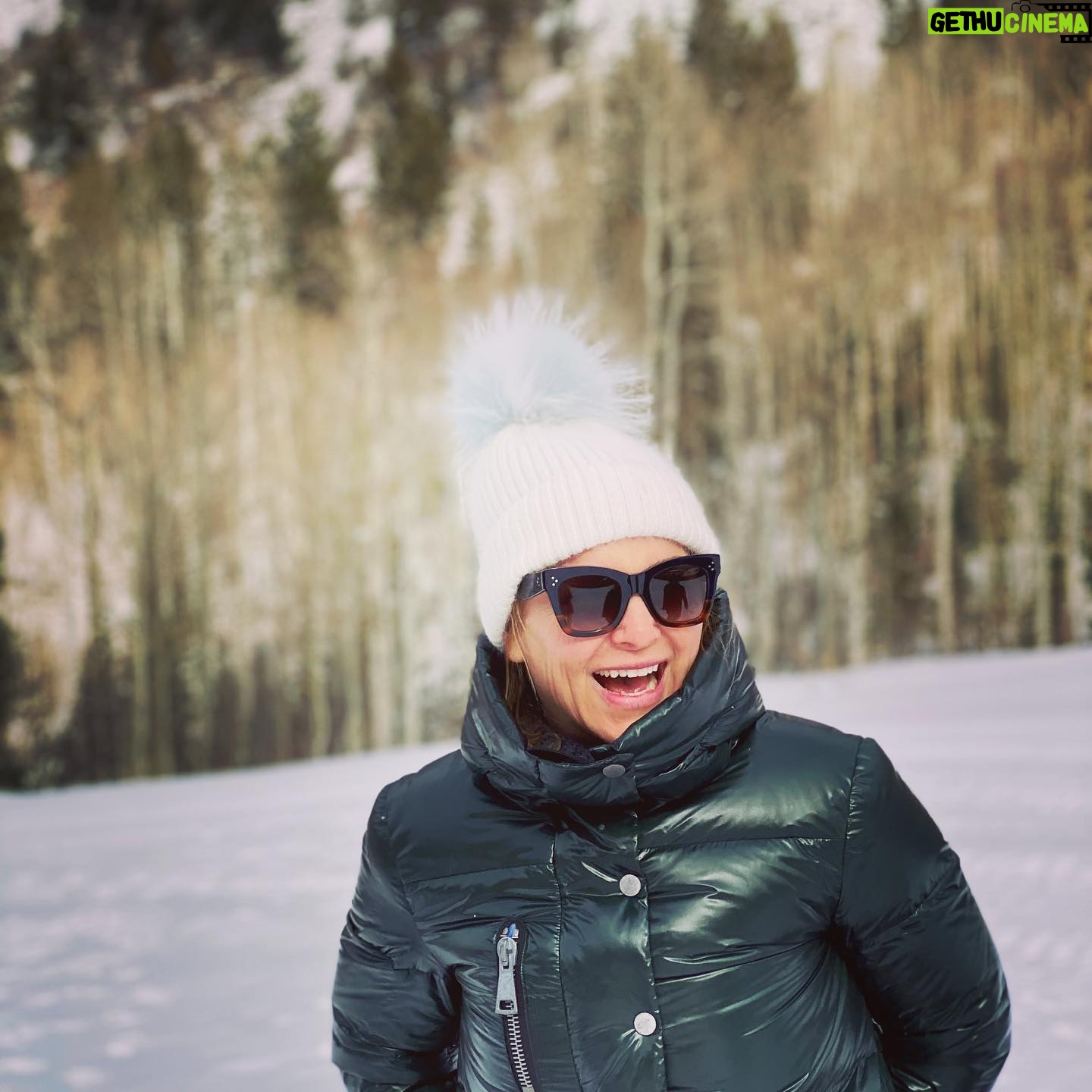 Jessica Capshaw Instagram - There’s snow place like home for the Holidays... ❄️ 🎿 ❄️