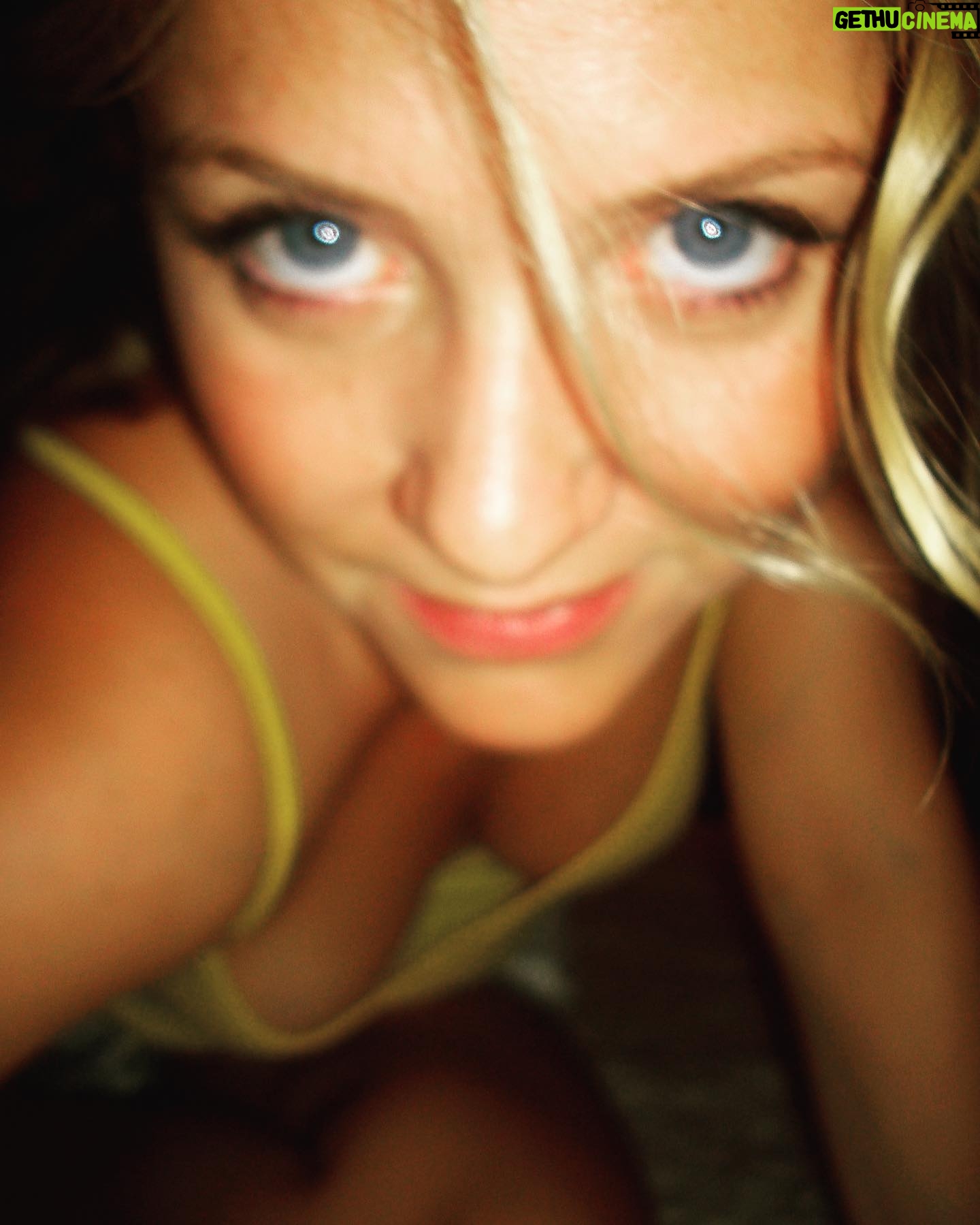 Jessica Capshaw Instagram - Back when I just kept it super...casual.
#tbt 🤷🏼♀️😉😂
📸 @christopher_gav