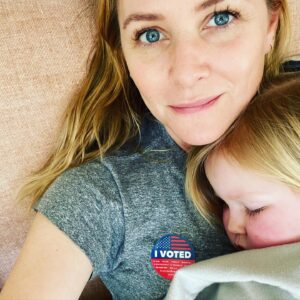 Jessica Capshaw Instagram - Make your voice and your choice matter, go VOTE!!! (she can sleep on it but no one else is allowed to!!!) 🇺🇸