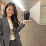 Mio Imada Instagram – みんなで検事室お借りして
カッコつけました。
そして手にのせてみました。🤚
明日6話です☺︎