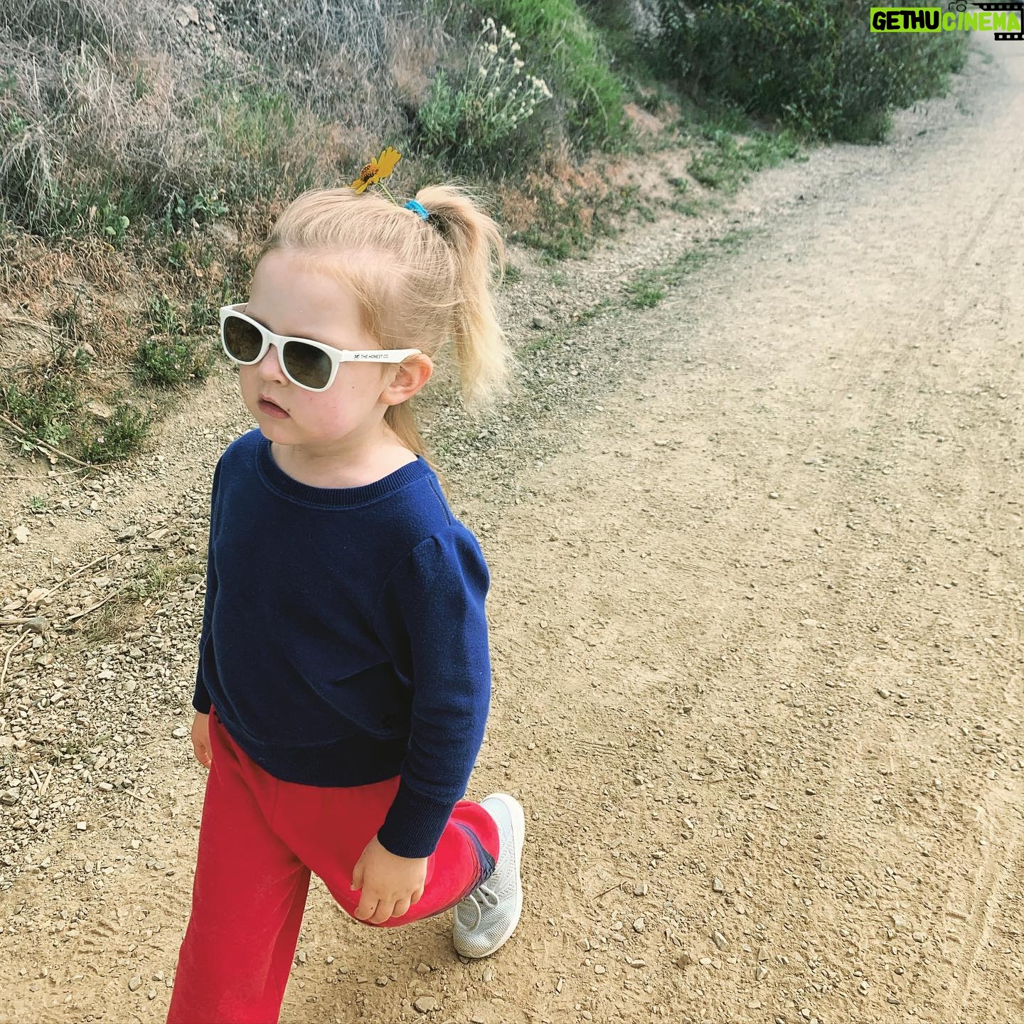 Jessica Capshaw Instagram - Be in nature. Stay present. Take one step at a time. Take one day at a time. Work hard. Have fun. Be grateful. Seek out your joy.
And know that sometimes you’ll soar and sometimes the only thing catching air will be your ponytail (better luck next time Josie!!😘) Happy Sunday everyone!!! 📸: @christopher_gav