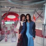Asami Mizukawa Instagram - おしゃれイズムの際に記念撮影📸
相手より顔を小さくみせようと必死に争っている。女の戦い。

オンエアには無かったけどカンナが出てきた時に実は泣いた😂
嬉し驚き恥ずかしかったです。
カンチありがと🙇🏻‍♀️