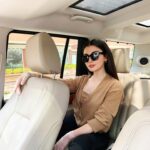 Özge Yağız Instagram – çayır çimen geze geze demek isterdim ama olsun dayanırız💪🏻