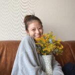 Mio Imada Instagram – 🌼
みんなどんな時間過ごしてますか？？☺︎
前にお友達にもらったミモザ🌼
今日スポーツ報知に先日インタビューしていただいた記事がのってます、ぜひおうちで読んでもらえたらうれしいです🏠