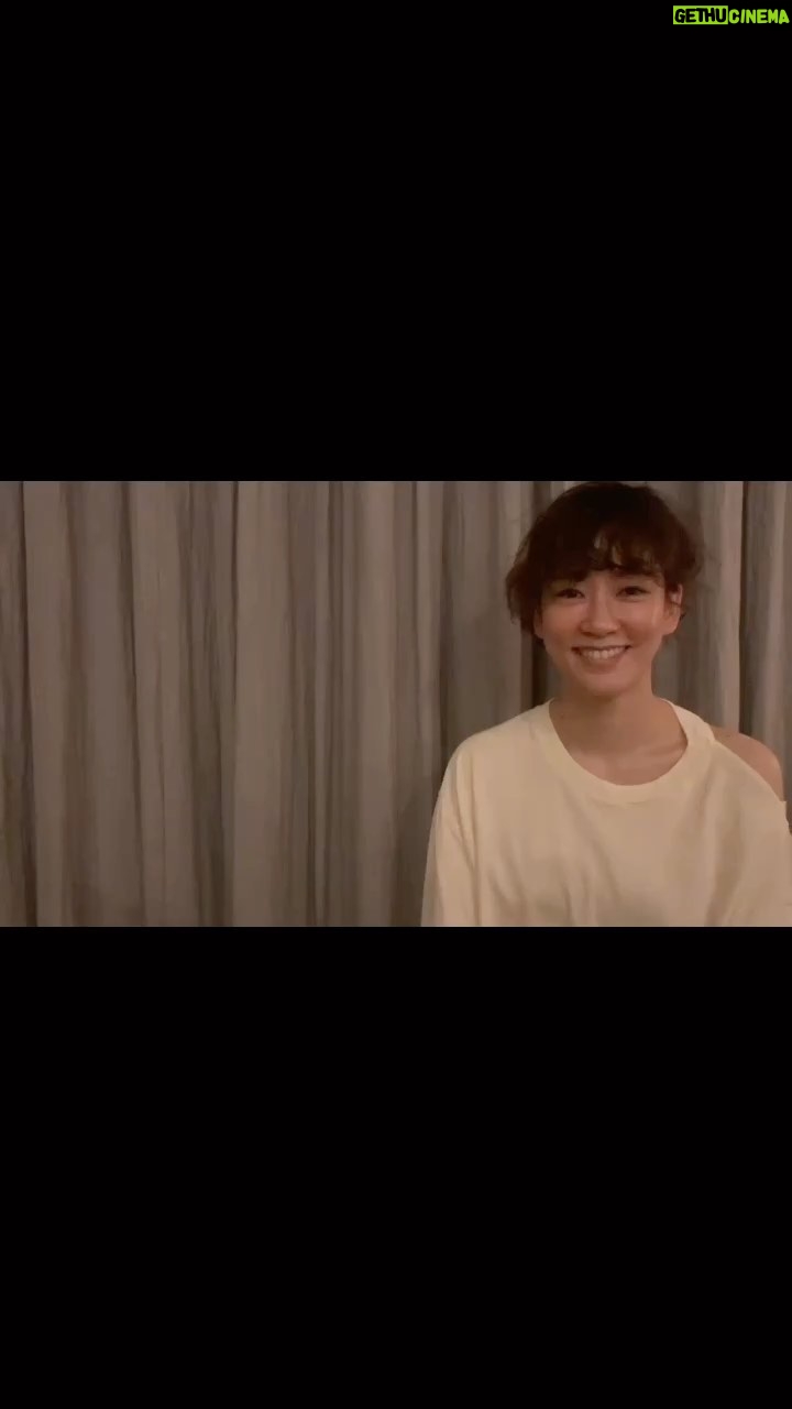 Asami Mizukawa - 69.2K Likes - こんばんは🌙
二階堂ふみちゃんより絵本を読むバトンを受け取りました。
この絵本のストーリーは作者とわたし以外きっと誰も知りません、なぜなら世界で一冊しかない絵本だからです。
大切な友人がわたしを励ます為に描いてくれた作品でありわたしの宝物です。
読む人の解釈によっていろんな形に変化するこの絵本のパワーをかりて、いま皆さんの心を励まし勇気づけたいと思いこの絵本に決めました。
とても短いお話であっという間に終わってしまいますが、素敵な絵と一緒にご覧ください。
次のバトンは恵梨香に繋ぎます。
おやすみなさい😴
@fumi_nikaido
@toda_erika.official
#チクチクした夜に