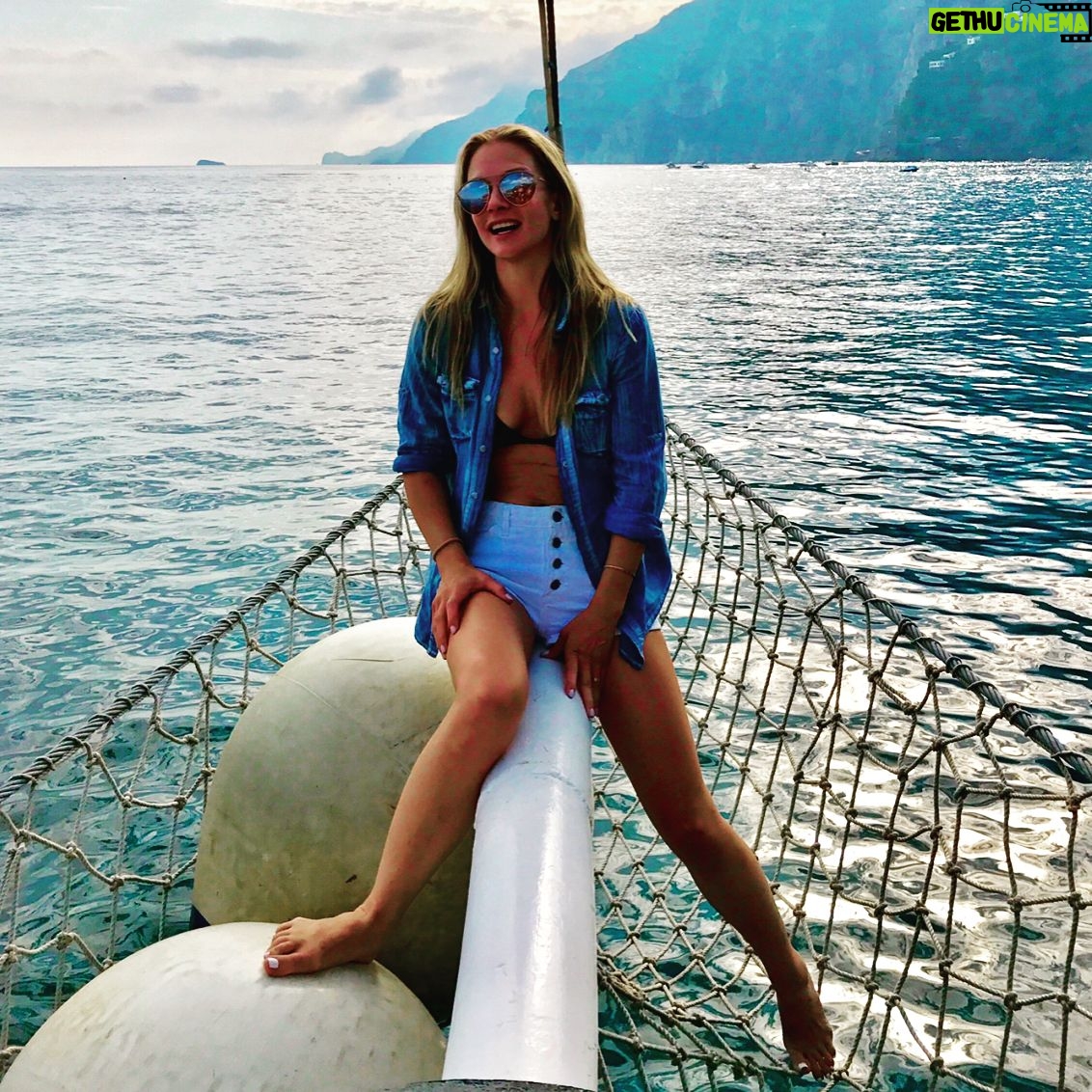 A.J. Cook Instagram - This place is magical. 💫🇮🇹 #positano #tuttiamorefoshodo @nathanandy