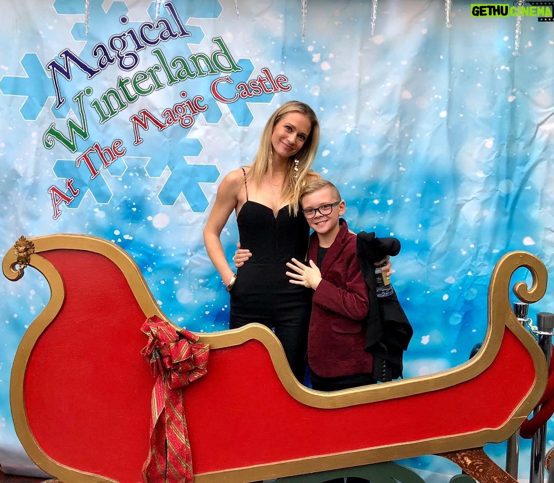 A.J. Cook Instagram - Hope you’re all having a magical holiday season!⚡️💫✨ #holiday #2017 #exhausted #falalalala