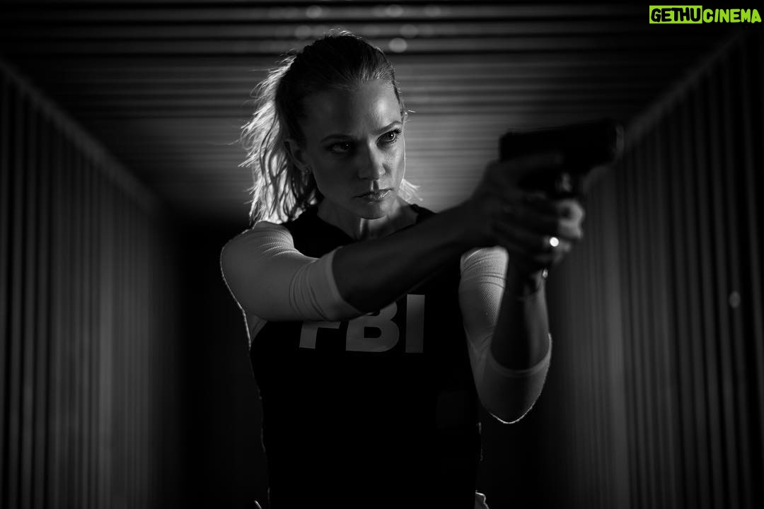 A.J. Cook Instagram - New episode of #criminalminds tonight at 10pm on #cbs Directed by my badass friend and co-star @aishatyler 📷:@spinning_wheel_prod