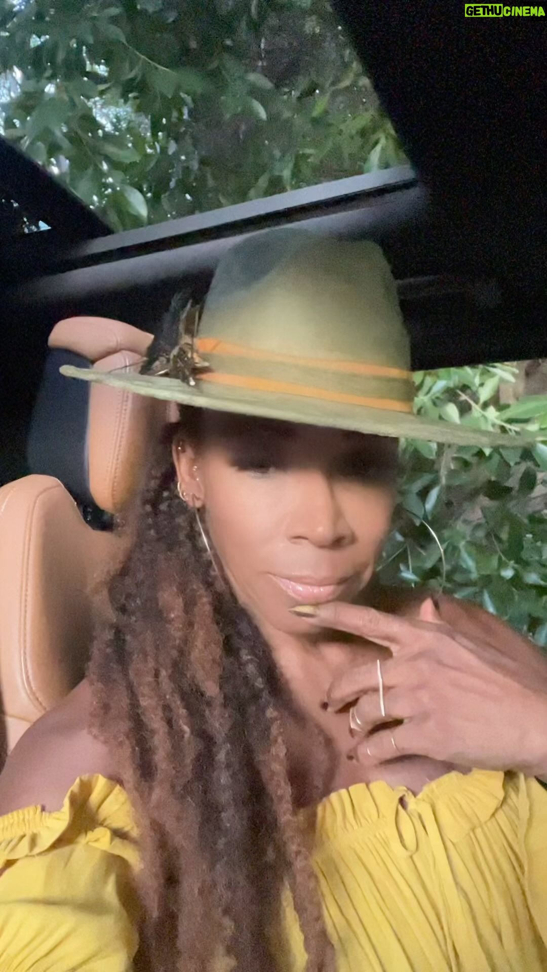 A.J. Johnson Instagram - THIS #download ??!! its all about loving yourself. The chaos and dysfunction in our lives comes from us searching for love!😳 The love that attracts healthy relationships is SELF LOVE!😮 This week, we have to BE!!! Not say it... LIVE IT!! Being love attracts love! BE Patience. BE kindness. BE Love. If you're ready to kill chaos and dissolve dysfunction by being more love...Throw a ❤️ in the comments! AMEN? ❤️AJ AKUA #soul filled #Sunday #motivationmonday #chaos #elevation #selflove