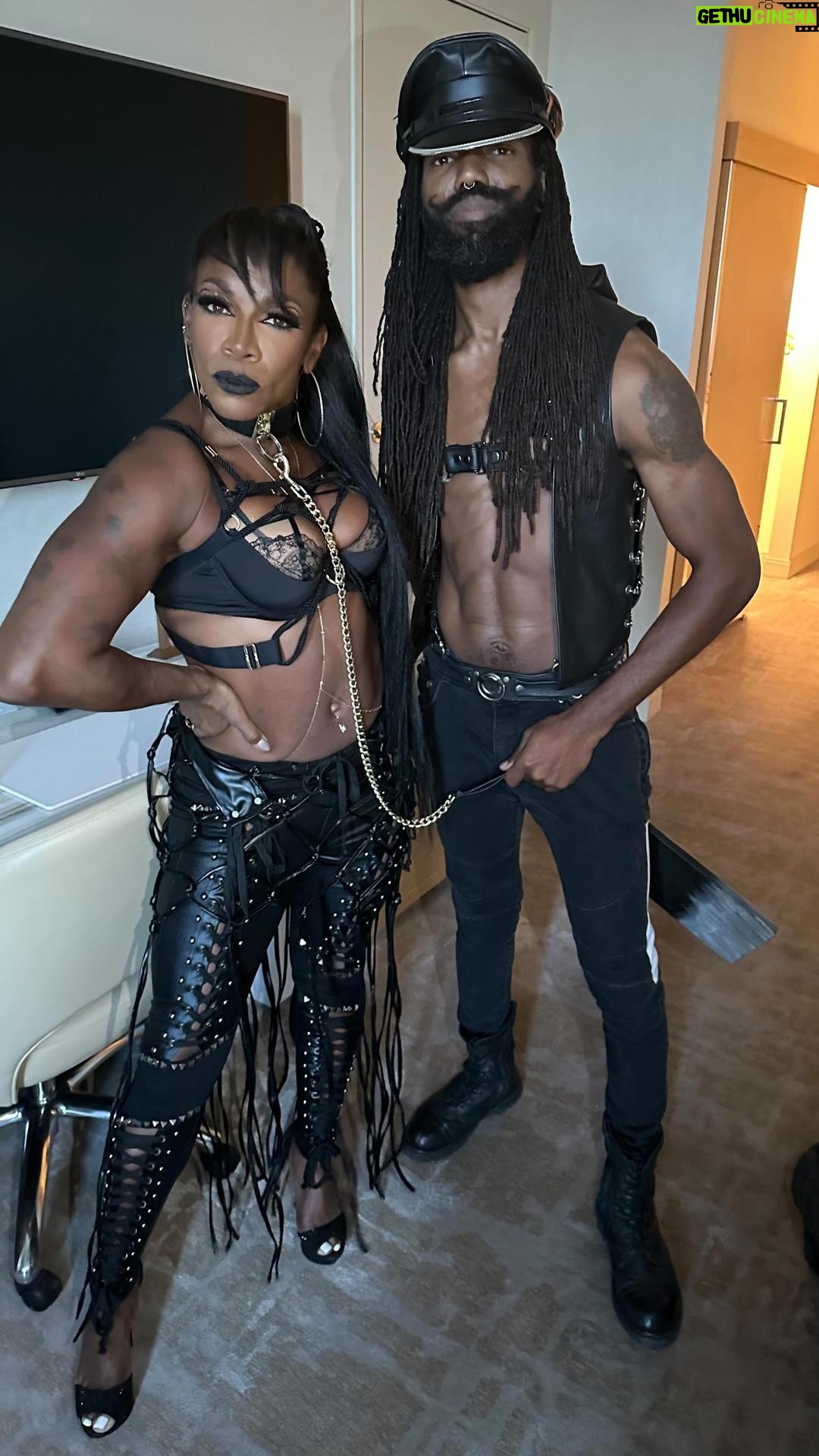 A.J. Johnson Instagram - ๐จTONIGHTโผ๏ธโผ๏ธ๐จ When The couples tell me they want to keep their love new and practice more trust??? ๐ฃ๏ธNOTHIN SAYS TRUST LIKE BONDAGE CLASS!!!๐๐๐พ๐ณ๐ฎ๐ฅ๐ฅ LETS GO!! ๐๐๐พ๐คท๐ฝโโ๏ธ๐ณ๐๐ TIME TO ELEVATE YOUR TRUST Welcome to THE AJ ZONE babyyyyyyโผ๏ธ๐๐๐พ๐๐พ Throw a๐๐พโโ๏ธ๐๐พโโ๏ธif youโre down to try it!!!! TUNE INโผ๏ธโผ๏ธ #MTVCOUPLESRETREAT 9pET @mtv