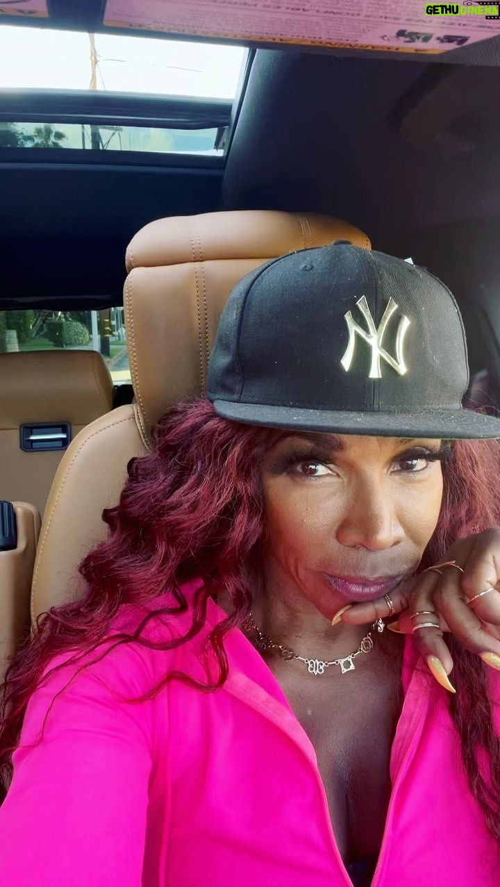 A.J. Johnson Instagram - Y’ALL!!!!😳 Do you repeat prayers?🥴 Do you beg God??😮😮😩😵💫🤦🏾♀️ No need to repeat an ask if you are BELIEVING FAITH FULL God to be the SUPER NATURAL power to do all things? THIS week… join me in praying once. FAITH FILLED Let go. BELIEVE it to be done… not in your time or your way… But God’s time God’s way? Instead of repeating the prayers- take that time and do the work to be more prepared when the blessing comes? Amen? ❤️AJ AKUA #soul filled #Sunday #elevation