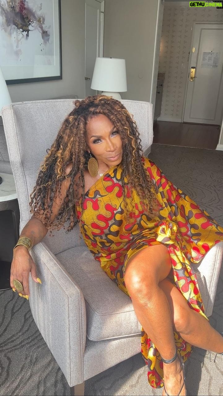 A.J. Johnson Instagram - DOWNLOAD!!!😳 Ooweeee!!! Do you like yourself? Are you your own best friend? If your relationship with self is not healthy- no other relationship can be!😳 When you look in the mirror do you love what you see? A lesson from a retreat, the 1 person that you should live in truth with is YOURSELF! THIS week… let’s elevate our relationship with self and realize the person in the mirror looking back at you is the person who is the love that you’re looking for in other people. If you’re ready to live a deeper love with yourself throw a 🙋🏾♀️ in the comments!!