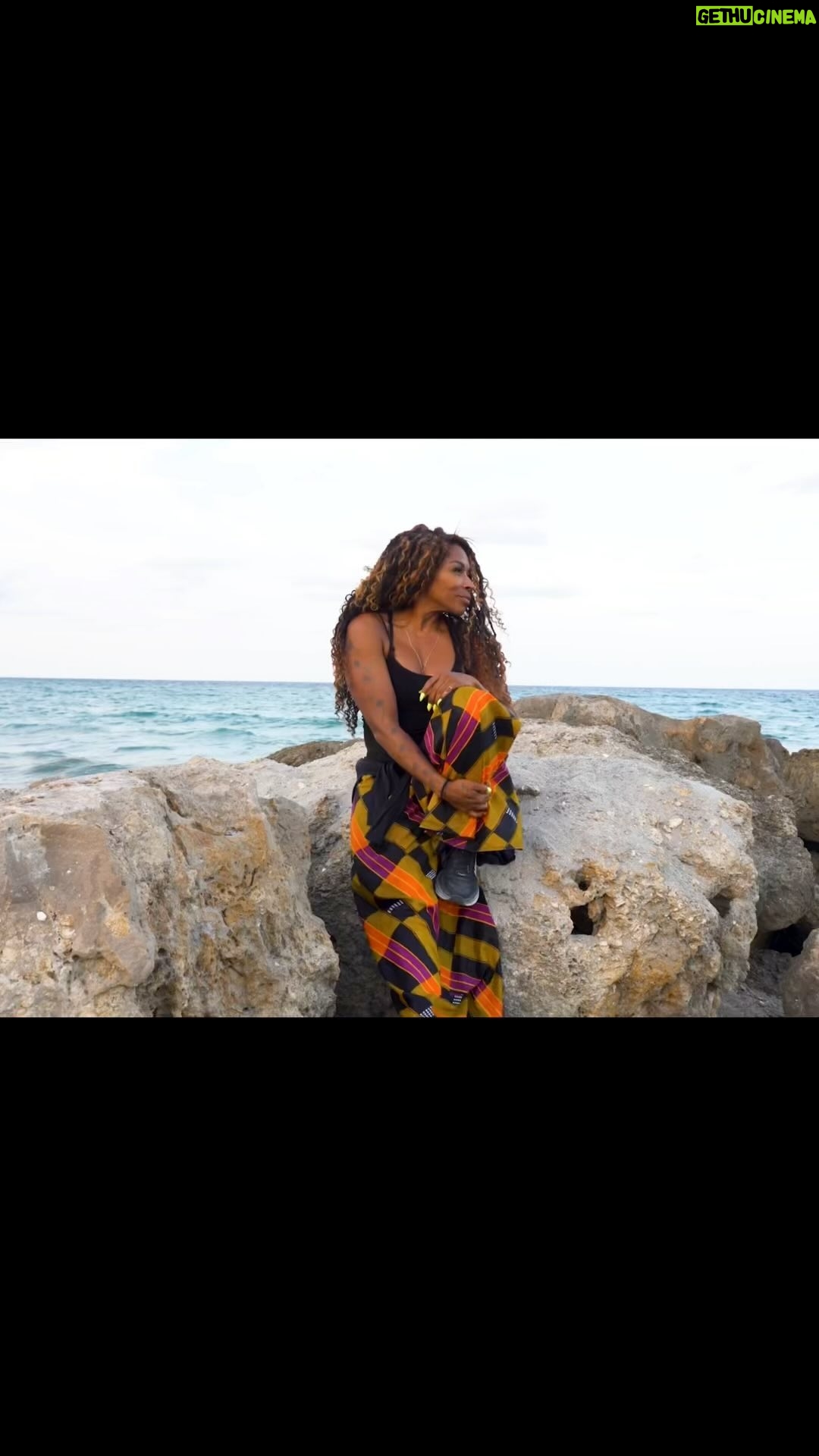 A.J. Johnson Instagram - Sometimes God will give an assignment that is bigger than what you think you’re capable of. The challenge is NOT you deciding that you can handle it… the challenge is surrendering…TRUSTING that if God says move…you’re ready. Amen? 🖤🤍AJ AKUA #soul filled #Sunday #elevate #service