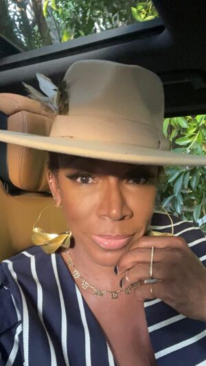 A.J. Johnson Instagram - Y’ALL!!!!😳

The DOWNLOAD????!!!😮

LOVE is all about your giving…but to God!😳
LOVE is focus on pleasing God not people and those around you simply reap the benefits.

Heartbreak happens because the love is not deep enough- the love should NOT be from the heart but a soul to soul connection😩

THIS week… we work on GIVING love… knowing that the love that is our reward is God given! AMEN? 🖤🤍AJ AKUA

#soul filled #sunday
#love
#heartbreak
#elevation
#souldeep