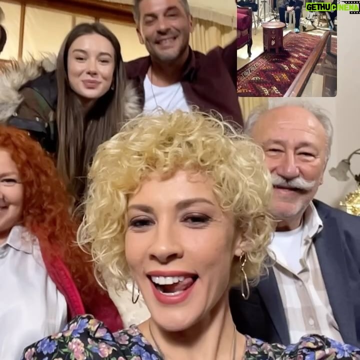 Açelya Topaloğlu Instagram - Yine güzel bi iş bitirdik. Hepinizin ellerine sağlık. 🙏😍 @burak_topaloglu @iremtunceer @anililter @malikejder_212 @suretsiz @hakankursun_ @anil_katmerci @seher_terzi @altan_erkekli 🌸 #HIRÇINKIZ
