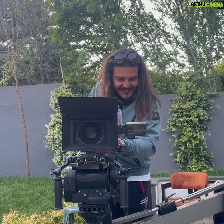 Açelya Topaloğlu Instagram - Yine güzel bi iş bitirdik. Hepinizin ellerine sağlık. 🙏😍 @burak_topaloglu @iremtunceer @anililter @malikejder_212 @suretsiz @hakankursun_ @anil_katmerci @seher_terzi @altan_erkekli 🌸 #HIRÇINKIZ