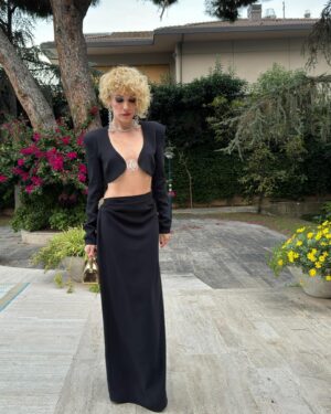 Açelya Topaloğlu Instagram - 🖤 #altınkelebek