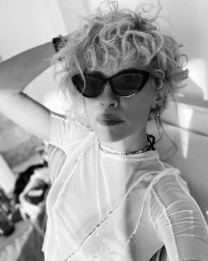 Açelya Topaloğlu Instagram - 🖤